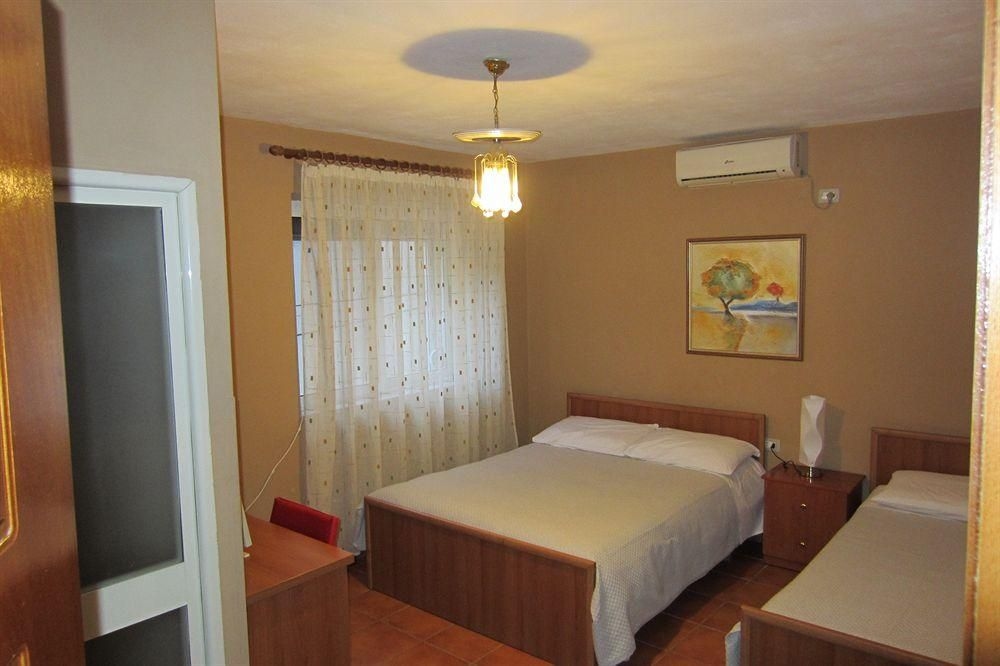 Freddy's Hostel0