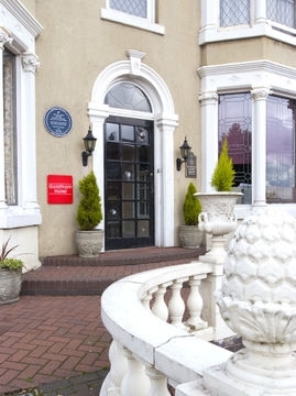 Mercure Wolverhampton Goldthorn Hotel2