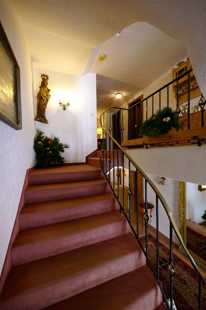 Haus Schrofenstein1
