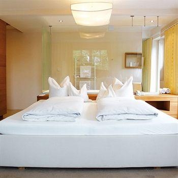 Hotel Christina0