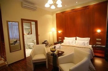 Corvinus Hotel Pension4