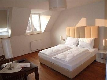 Hahn Apartment1