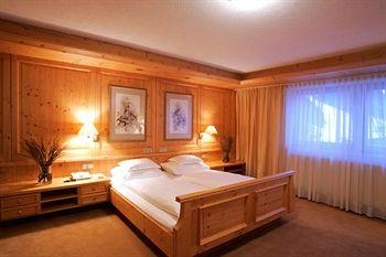 Hotel Madlein0