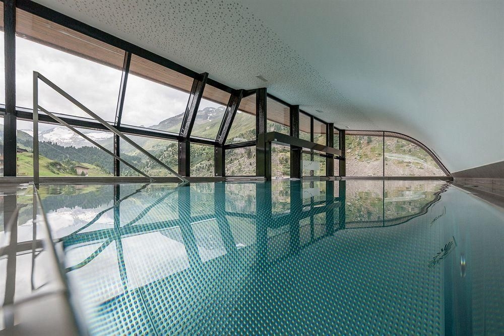 Josl Mountain Lounging Hotel2