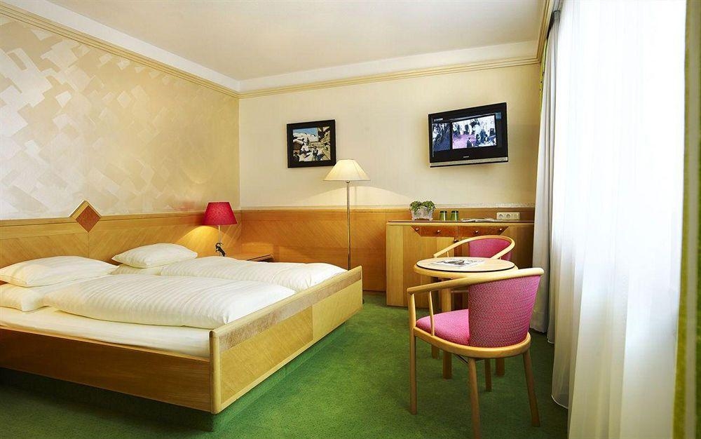 Hotel Schrofenstein1