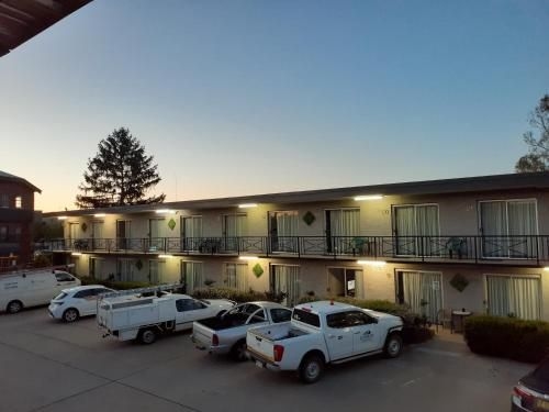 Crest Motor Inn3