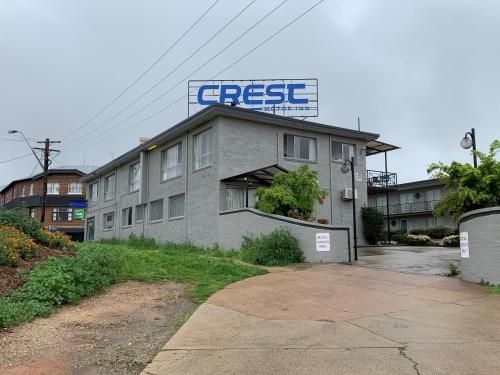 Crest Motor Inn4