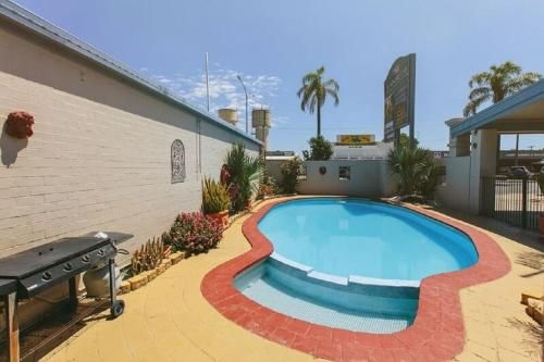 The Town House Motor Inn4