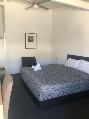 The Town House Motor Inn1