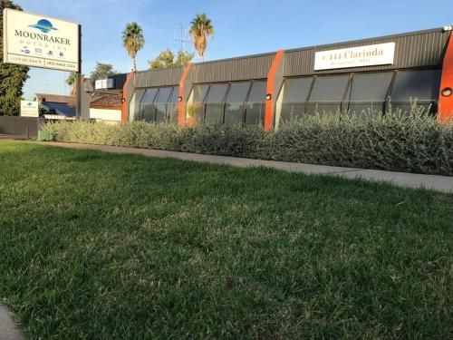 Moonraker Motor Inn0