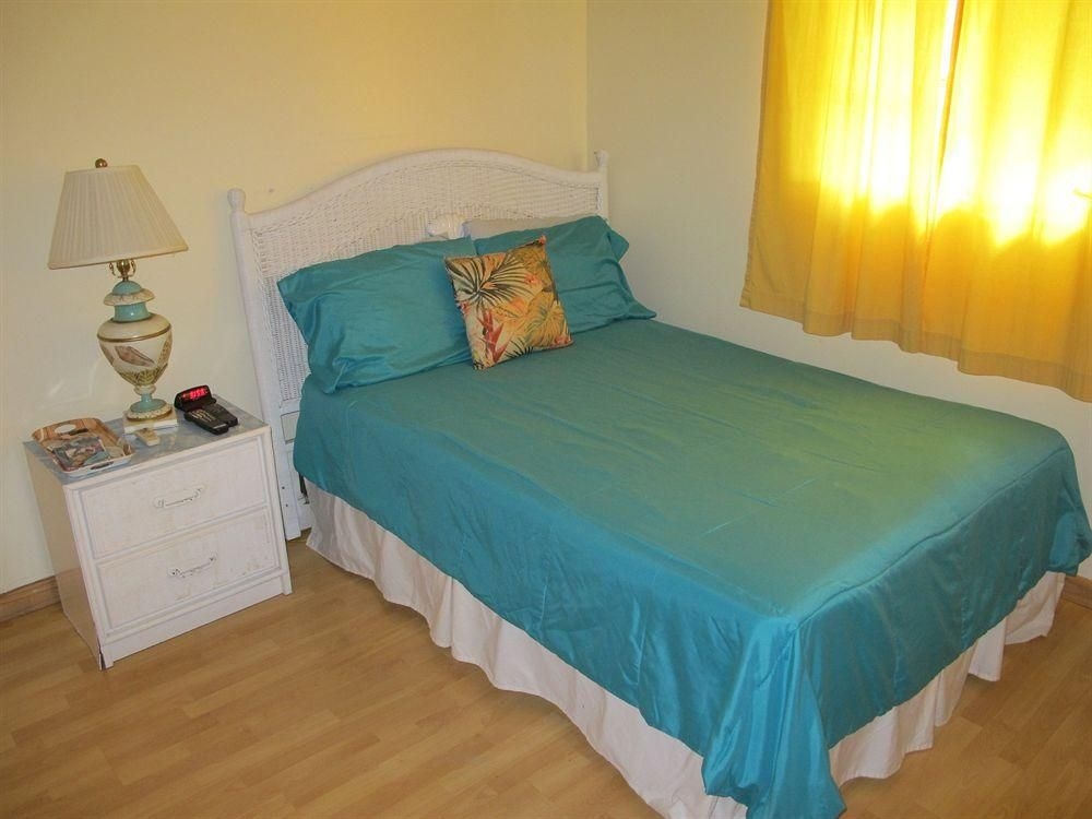 Eldemire's Tropical Island Inn4