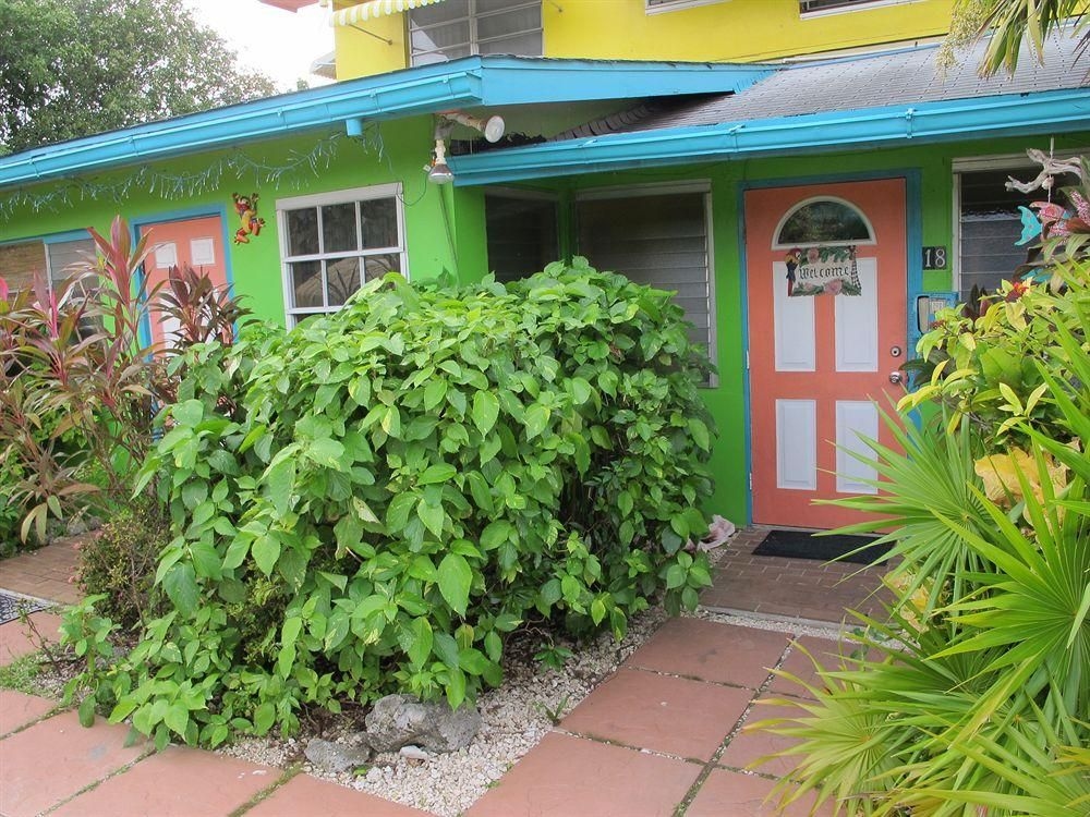 Eldemire's Tropical Island Inn3