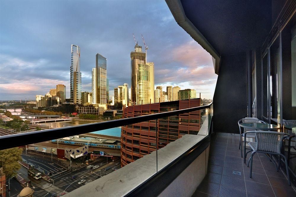 Aura on Flinders Apartments1