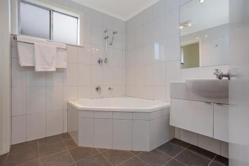 Hamilton Townhouse Motel4