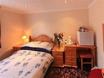 Abingdon Guest Lodge3