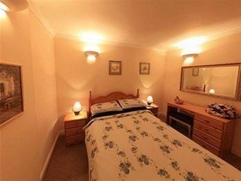 Abingdon Guest Lodge1