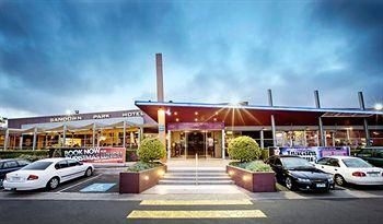 Nightcap at Sandown Park Hotel2