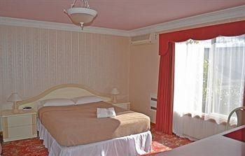 Lighthouse Keepers Inn1