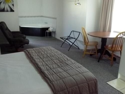 เดอะ ลิสมอร์ วิลสัน โมเต็ล (The Lismore Wilson Motel)2