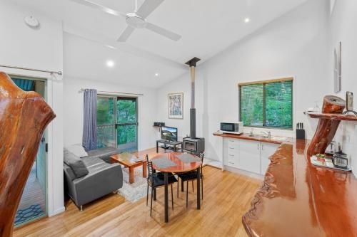 Hunchy Hideaway Hotel1