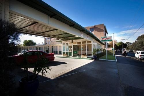 พาร์ควิลล์ โมเทล (Parkville Motel)0