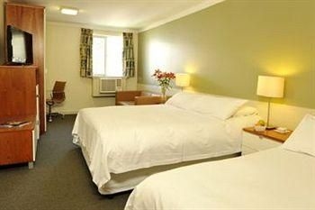 Sullivans Hotel3