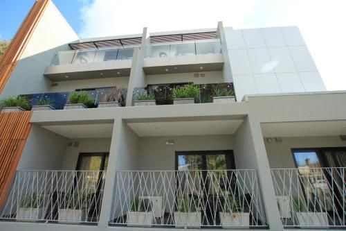 เมลโรส อพาร์ตเมนต์ส (Melrose Apartments)0