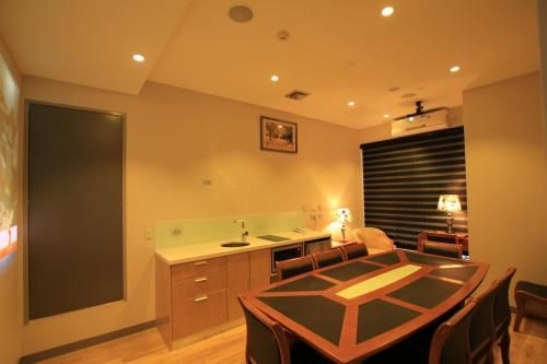 เมลโรส อพาร์ตเมนต์ส (Melrose Apartments)2
