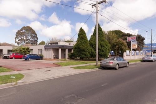 เชดสโตน เอคเซคคิวทีฟ โมเต็ล (Chadstone Executive Motel)2