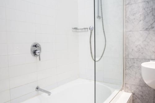 อดารา ริชมอนด์ อพาร์ตเมนต์ (Adara Richmond Apartments)1