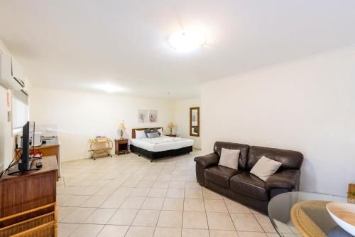 The Carmel Yamba (Pegasus Motel)4