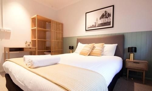 The Carmel Yamba (Pegasus Motel)0