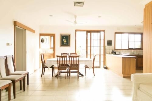Hawthorn Holiday House0