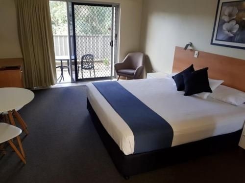 Nambour Heights Motel0