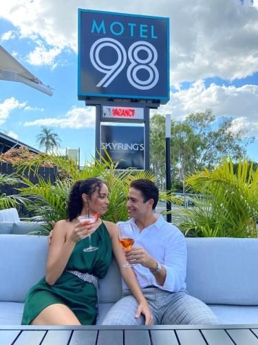 โมเต็ล 98 (Motel 98)2