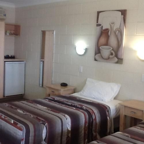 แนมเบอร์ ลอดจ์ โมเทล (Nambour Lodge Motel)1