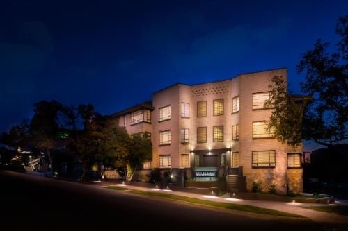 Crest On Barkly Serviced Apartments0