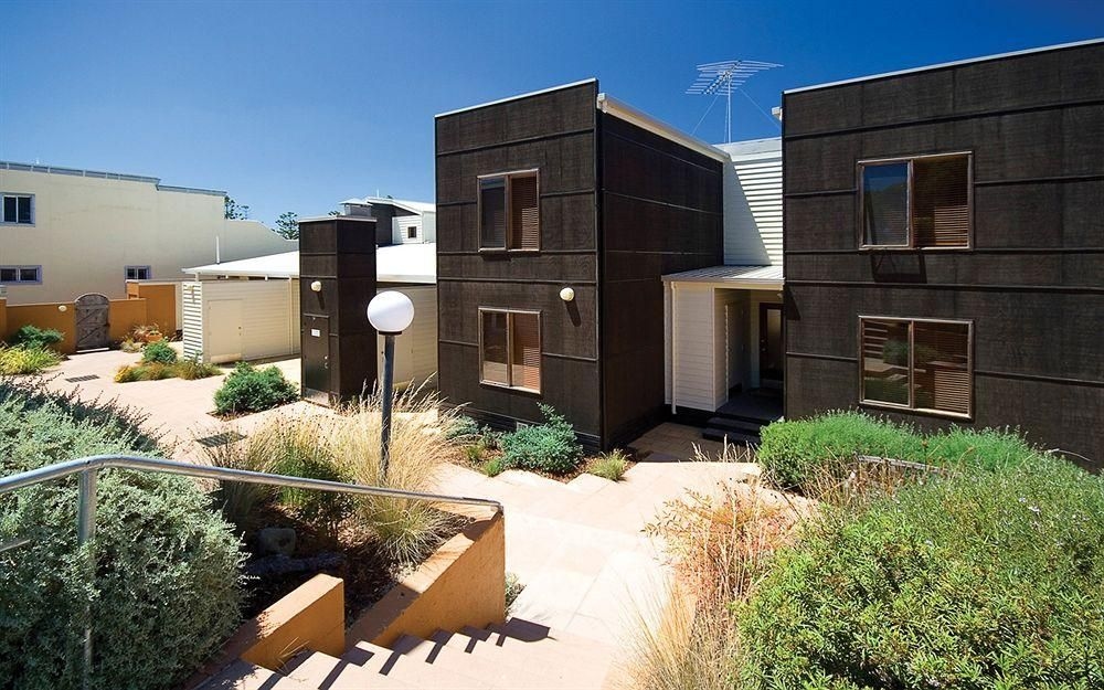 Lornebeach Apartments4