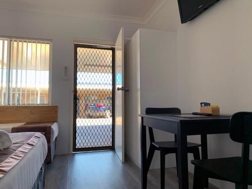 บาธ โมเต็ล (Baths Motel)3
