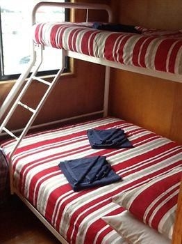 Boyds Bay Houseboat Holidays4