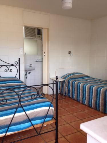 Sunburst Motel3