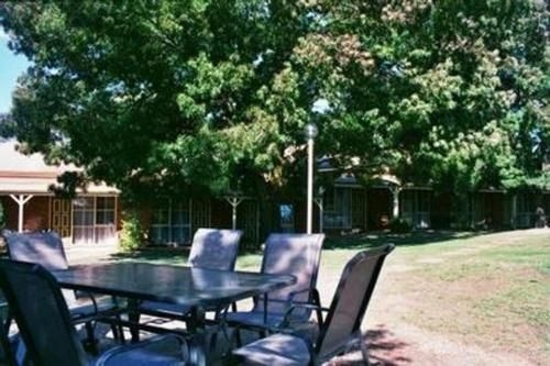 แมนส์ฟิลด์ วัลเลย์ มอเตอร์ อินน์ (Mansfield Valley Motor Inn)1
