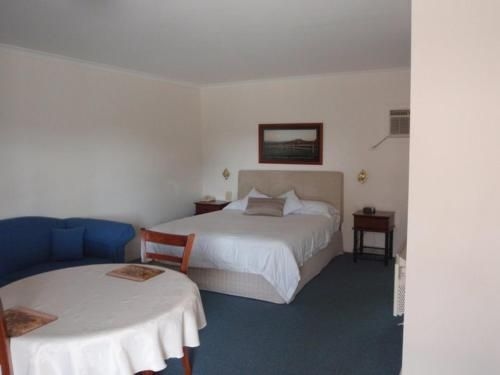 Kinross Inn0