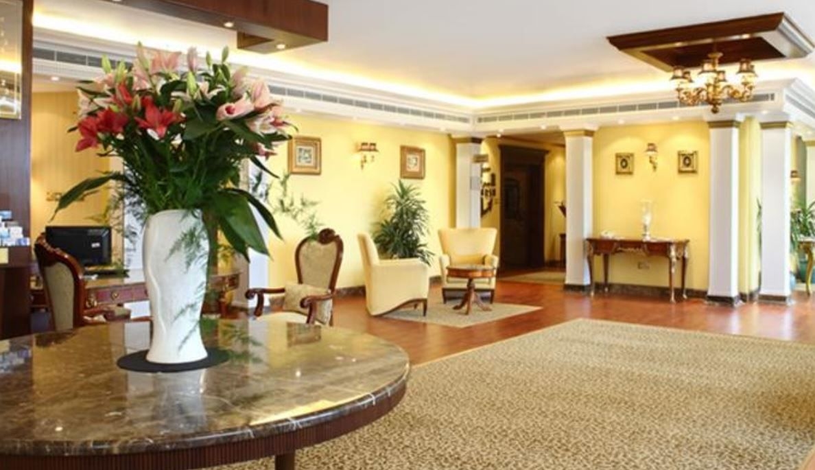 Le Royal Hotel0