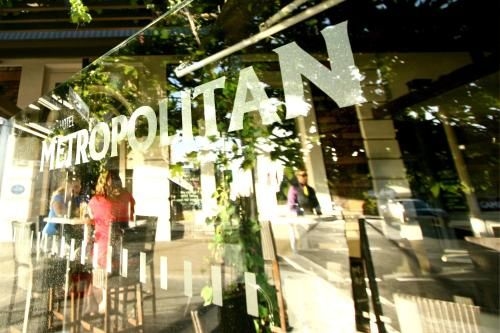 โฮเต็ลเมโทรโพลิแตน (Hotel Metropolitan)2