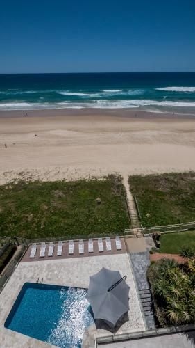 Viscount on the Beach (Beachfront Viscount)2