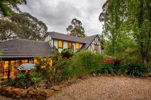 Holly Lodge0