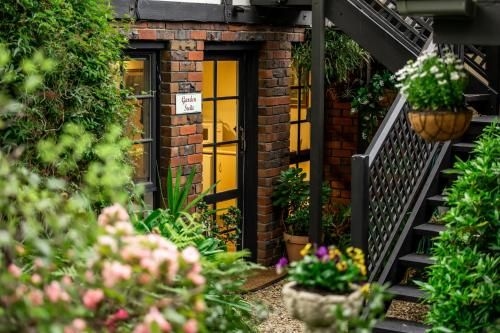 Holly Lodge2