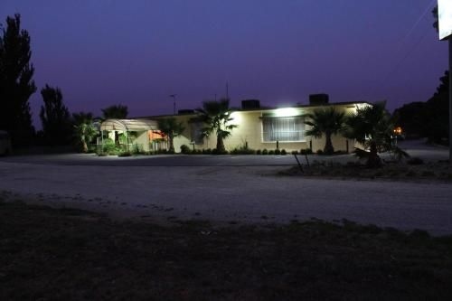 เลซี่ ริเวอร์ มอเตอร์ อินน์ (Lazy River Motor Inn)0