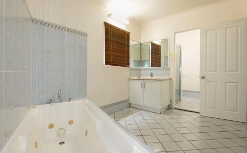 Coral Sands Motel4